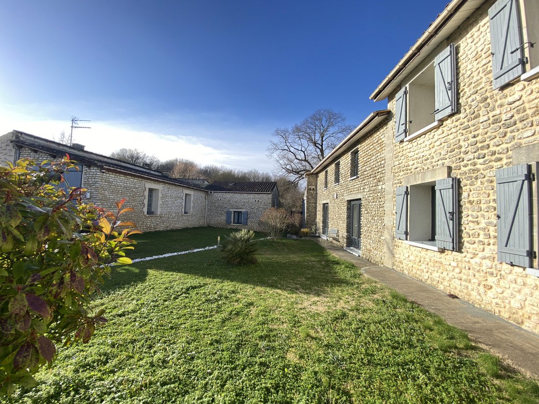 House in Châteauneuf-sur-Charente, Nouvelle-Aquitaine, France 2 - 17020283