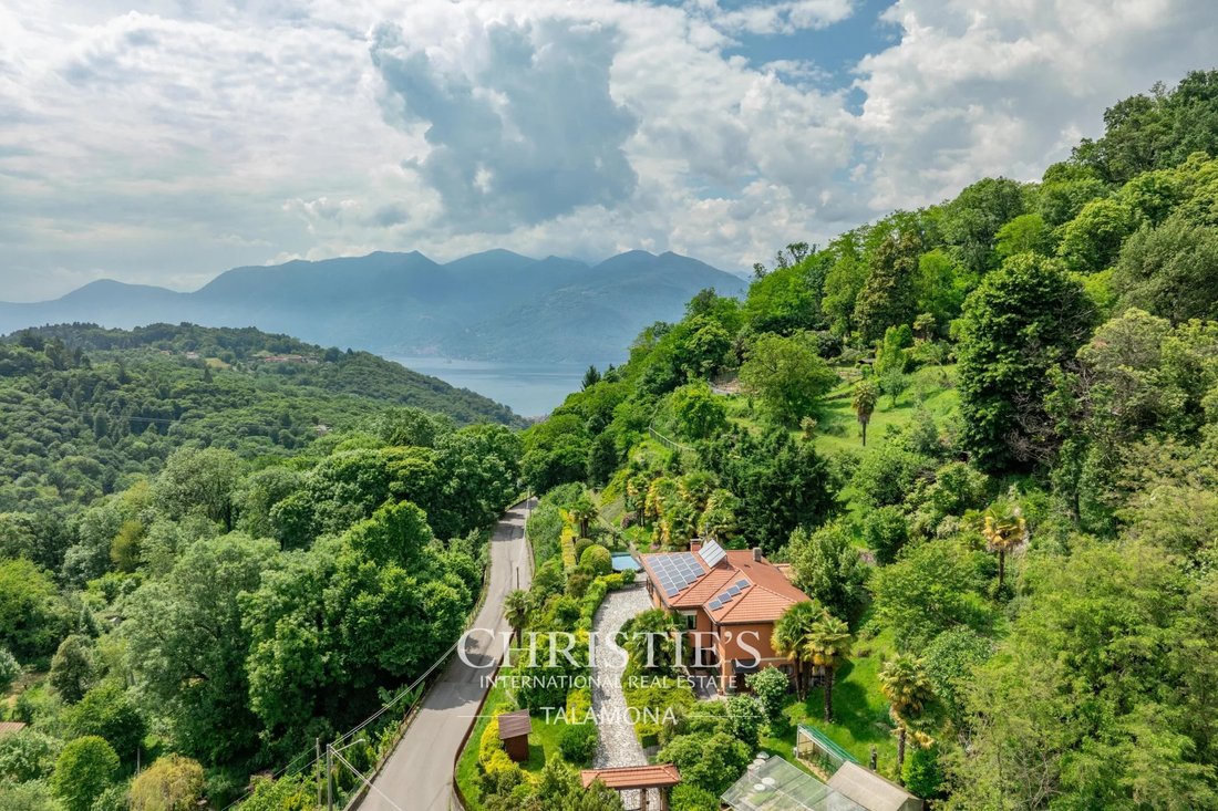 Villa in Dumenza, Lombardy, Italy 1 - 15362572