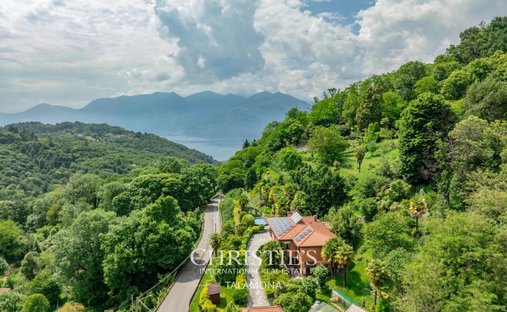 Villa in Dumenza, Lombardei, Italien 1