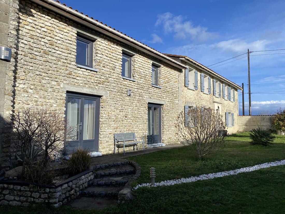 House in Châteauneuf-sur-Charente, Nouvelle-Aquitaine, France 1 - 17020283