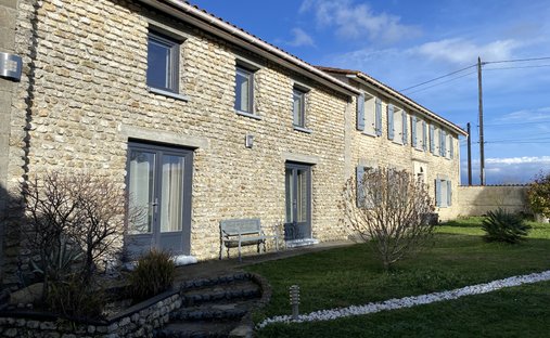 House in Châteauneuf-sur-Charente, Nouvelle-Aquitaine, France 1