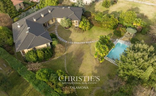 Villa a Porto Valtravaglia, Lombardia, Italia 1