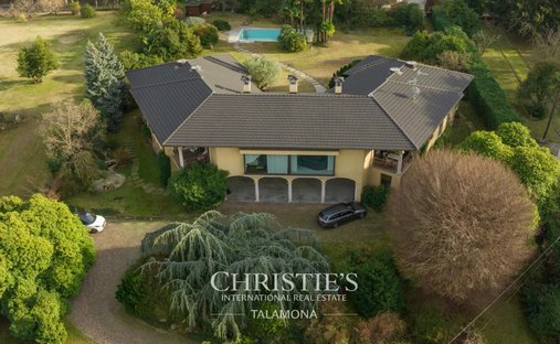 Villa in Porto Valtravaglia, Lombardy, Italy 1