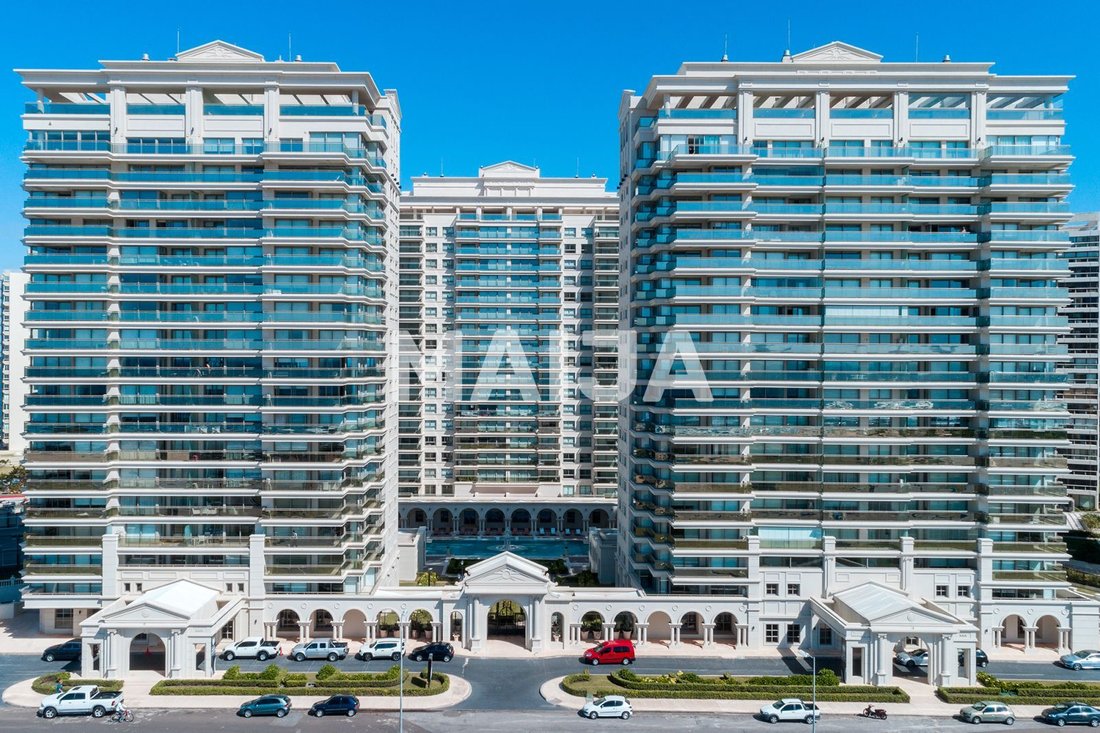 Condo in Punta del Este, Maldonado Department, Uruguay 1 - 17004348