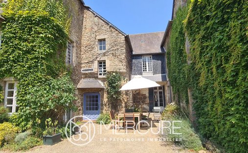 Townhouse in Quintin, Brittany, France 1