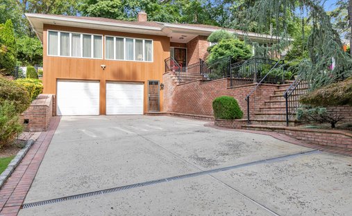 House in Great Neck, New York, United States 1