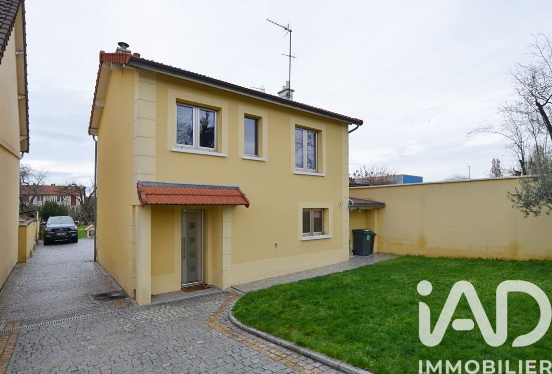 House in Pasteur I, Sannois, France 1 - 17022976