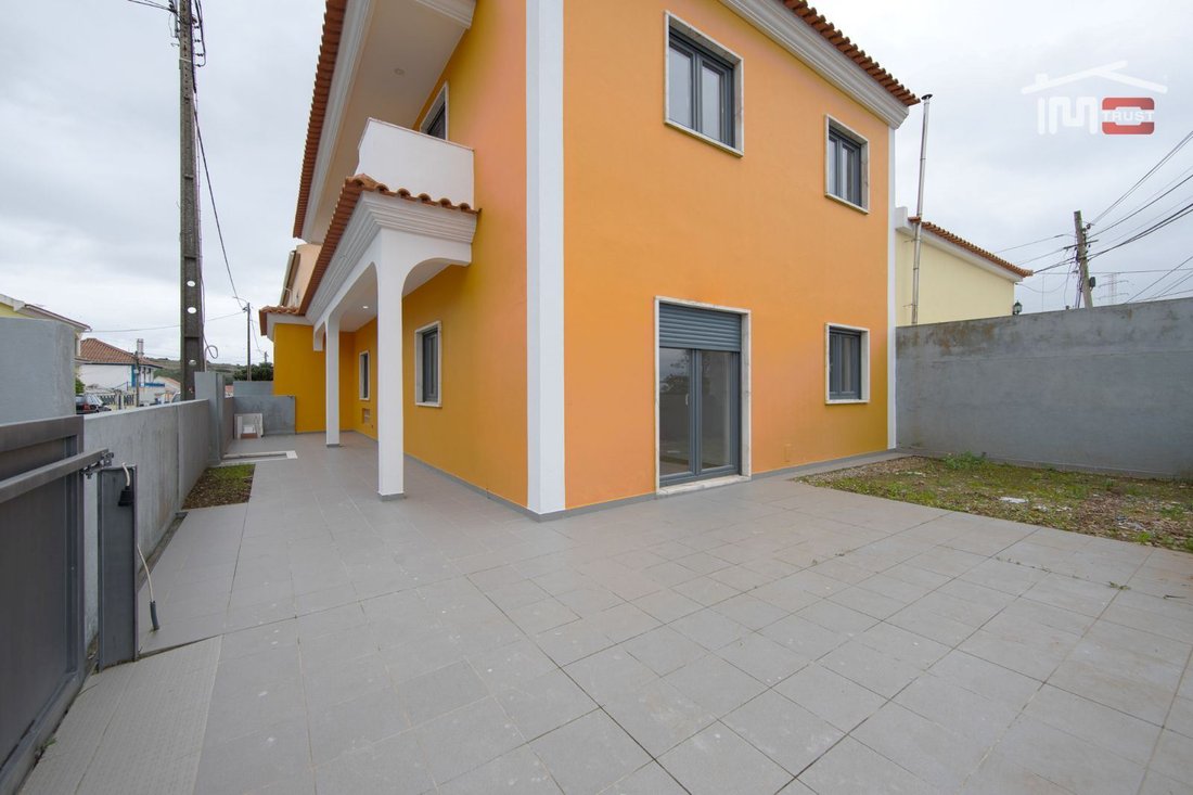 Townhouse in Belas, Lisbon, Portugal 4 - 17024973