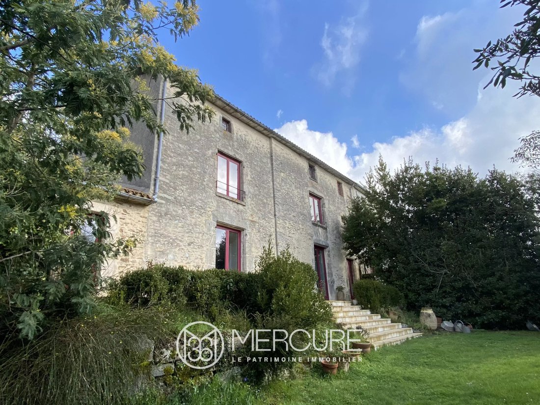 Estate in La Chataigneraie, Pays de la Loire, France 2 - 15484960