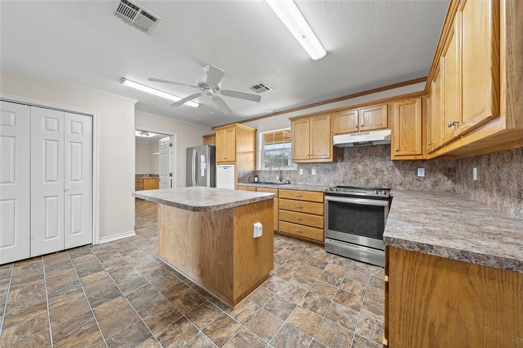 House in West, Texas, United States 4 - 15896144