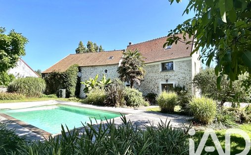 House in Saint-Denis-lès-Rebais, Île-de-France, France 1