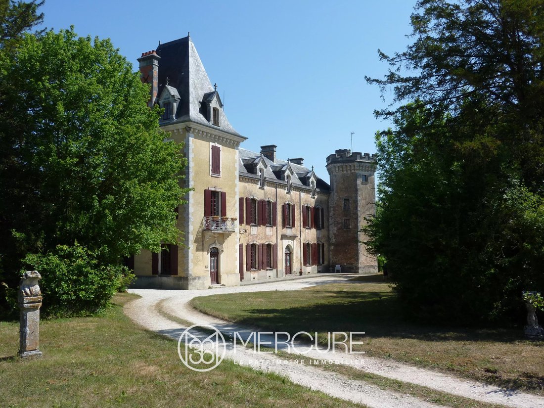 Castle in Centre Ville, Saint-Jean-d'Angély, France 1 - 12207887