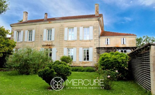 House in Arrondissement of Saintes, Nouvelle-Aquitaine, France 1