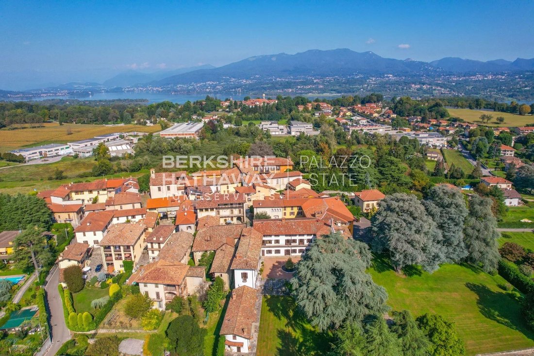 Villa in Daverio, Lombardy, Italy 2 - 17022973