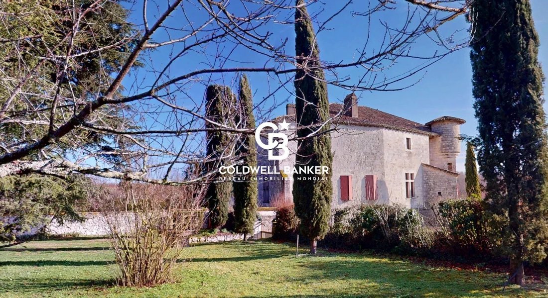 Castle in Lauzerte, Occitania, France 2 - 17023512