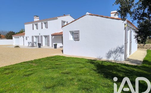 House in Puyravault, Pays de la Loire, France 1