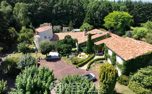 Estate in Chasseneuil-sur-Bonnieure, Nouvelle-Aquitaine, France 1