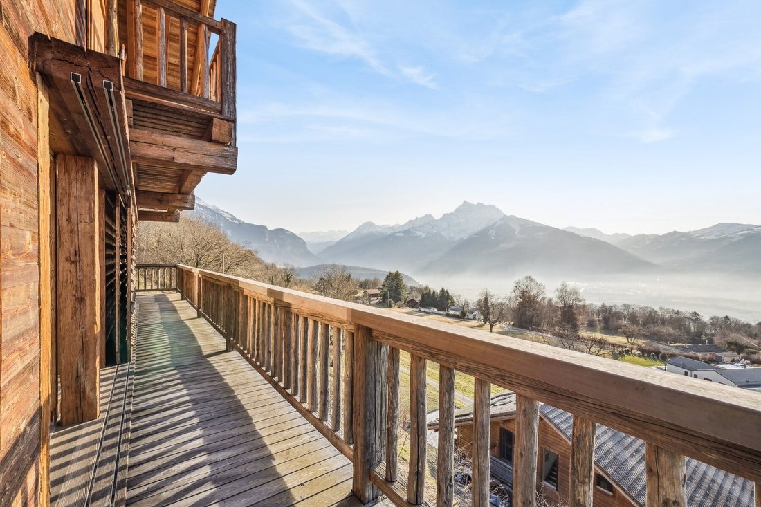 Luxurious Chalet With Modern, Cosy Charm Between Ollon And Villars
