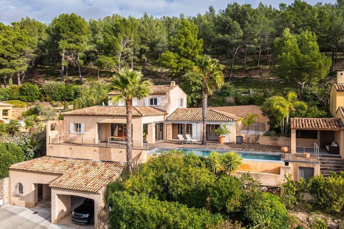 House in Saint-Cyr-sur-Mer, Provence-Alpes-Côte d'Azur, France 1 - 17023486