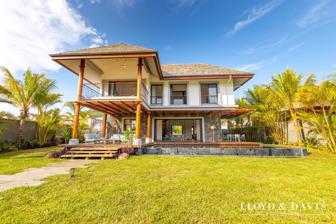 Villa in Riviere Noire, Rivière Noire District, Mauritius 1 - 17024651