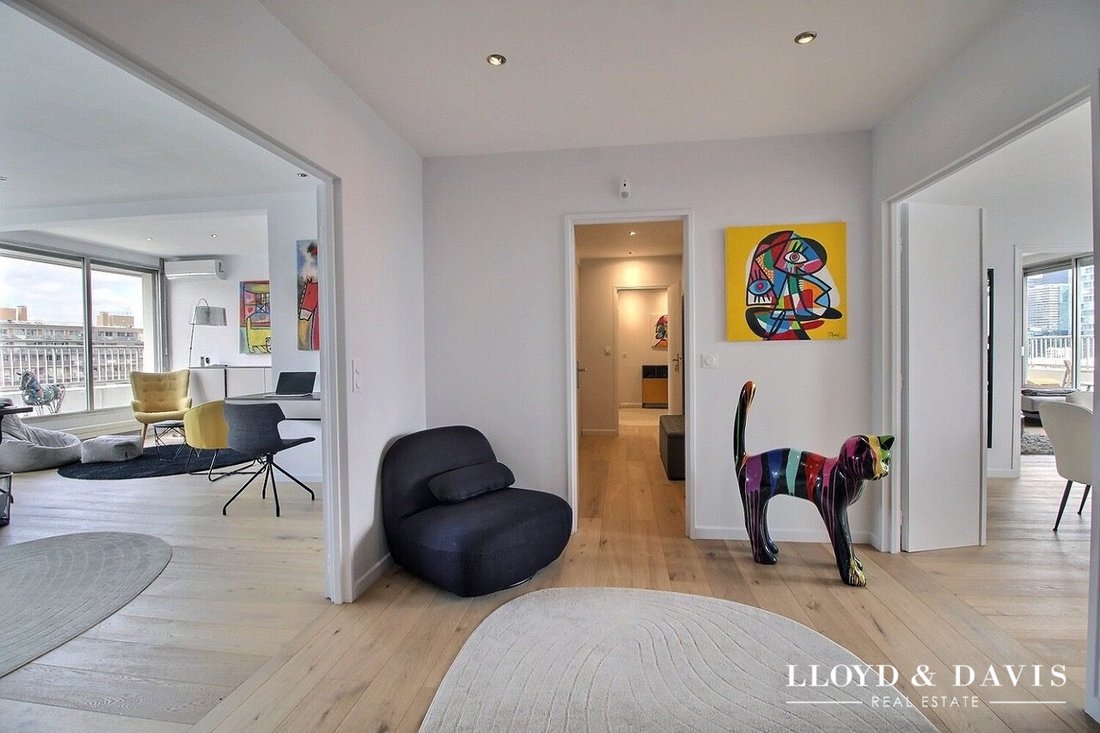 Apartment in Puteaux, Ile-de-France, France 1 - 17024762