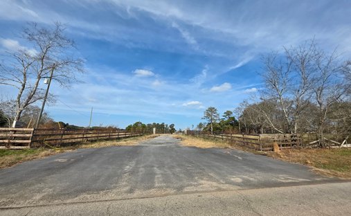 Farm Ranch in Lula, Georgia, United States 1