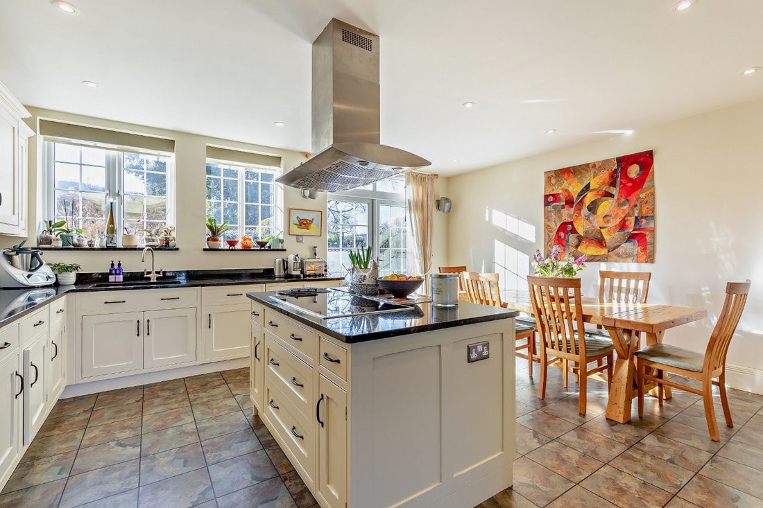 House in Storrington, England 4 - 17023013