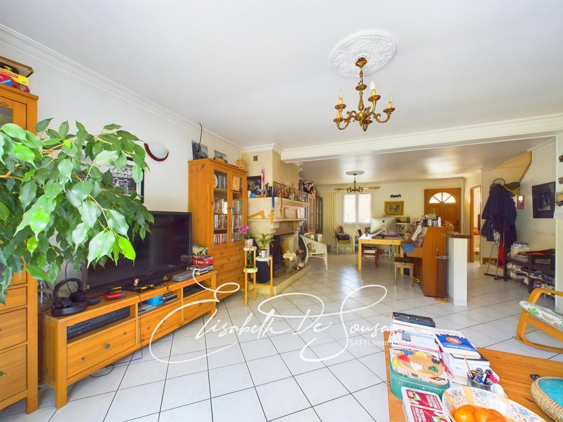 House in Vitry-sur-Seine, Ile-de-France, France 1 - 17021290
