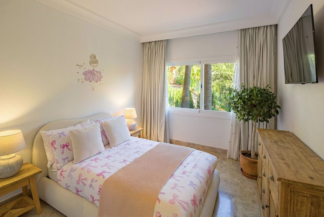 Apartment in Puerto Banus, Marbella, Spain 5 - 17021034