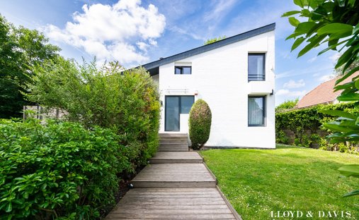 House in Bourg-La Feuillaume Nord, La Celle-Saint-Cloud, France 1