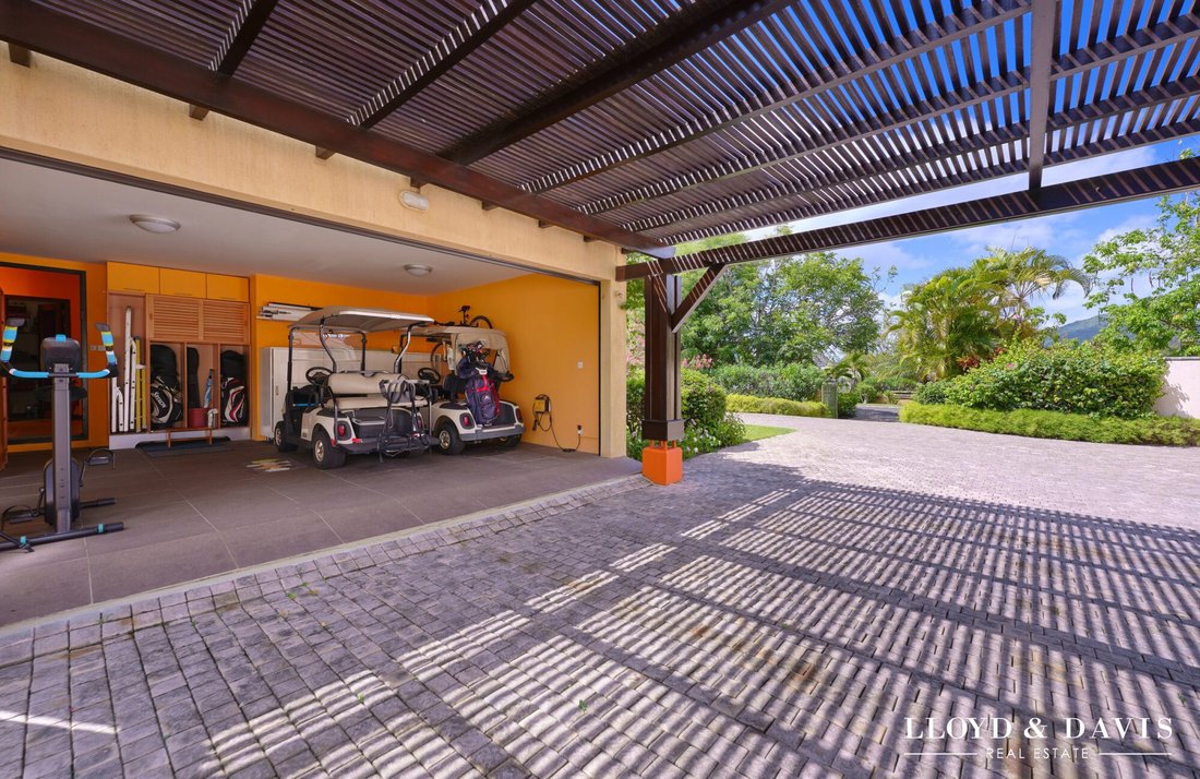 Villa in Riviere Noire, Rivière Noire District, Mauritius 3 - 17024596