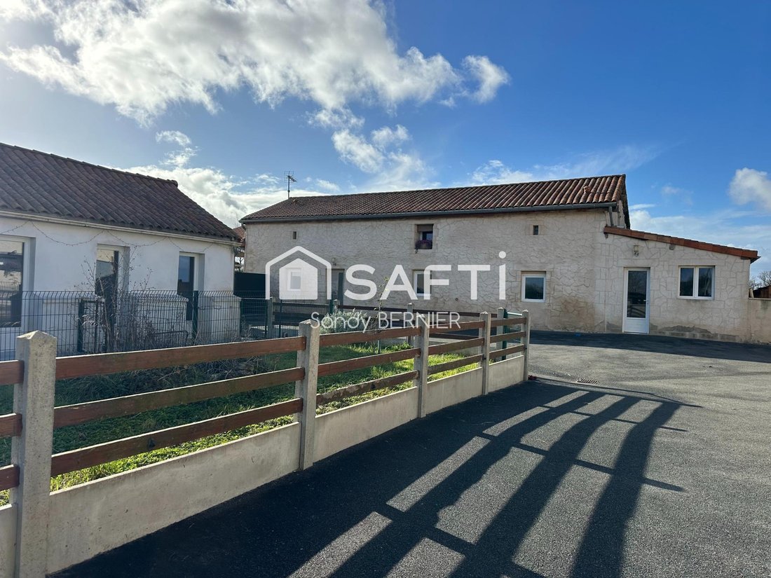 House in La Puye, Nouvelle-Aquitaine, France 3 - 17021240