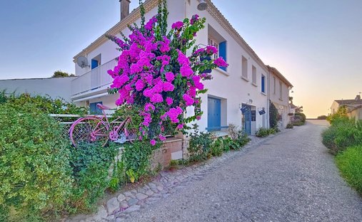 House in Talmont-sur-Gironde, Nouvelle-Aquitaine, France 1