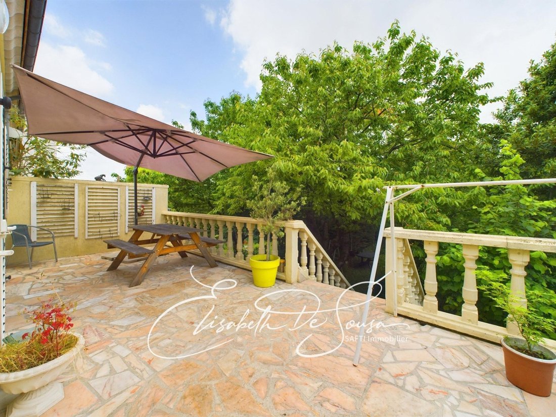 House in Vitry-sur-Seine, Ile-de-France, France 3 - 17021290