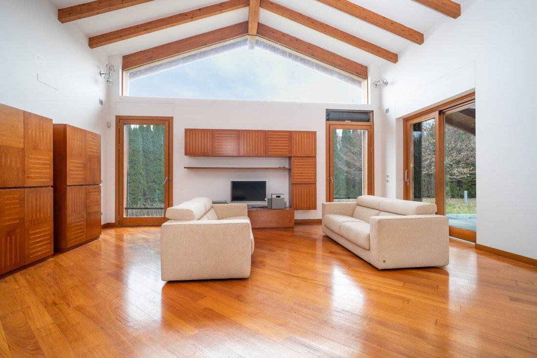 Villa in Merate, Lombardy, Italy 3 - 17024221