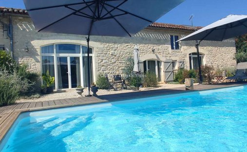 House in Charles de Gaulle, Cahors, France 1