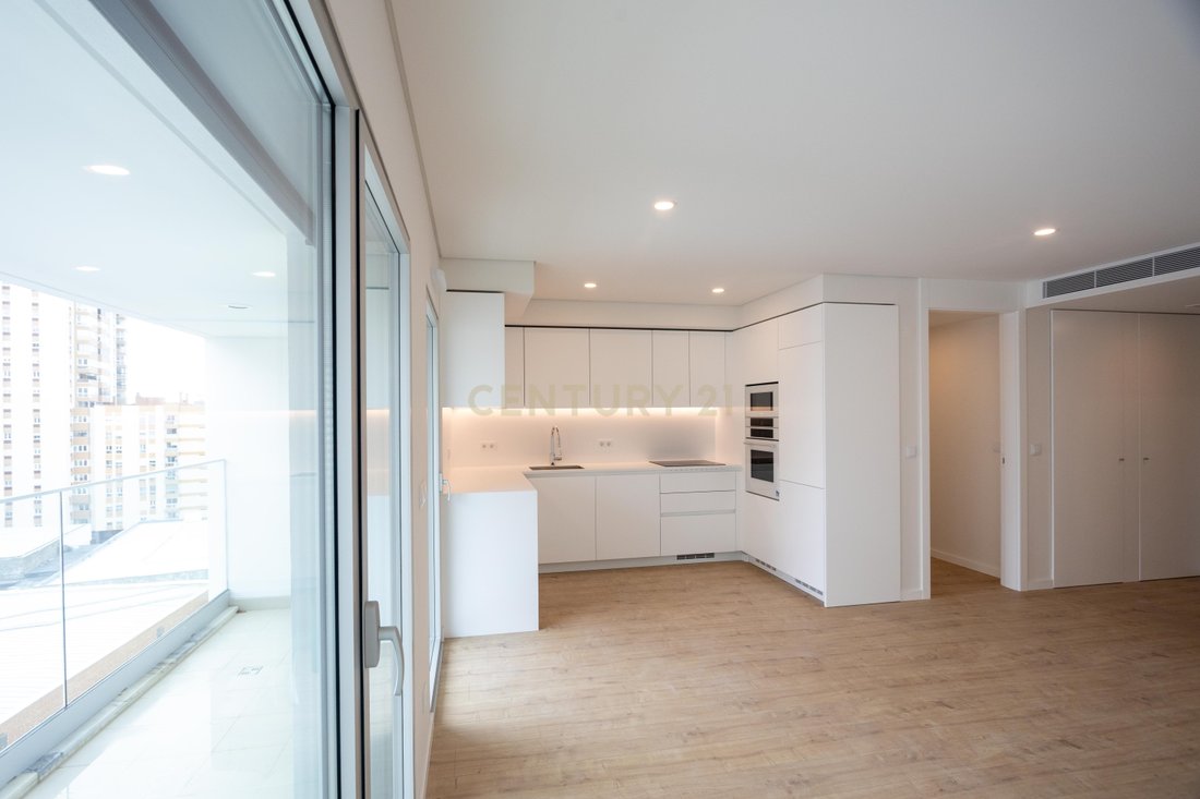 Apartment in Areeiro, Lisbon, Portugal 2 - 17023345