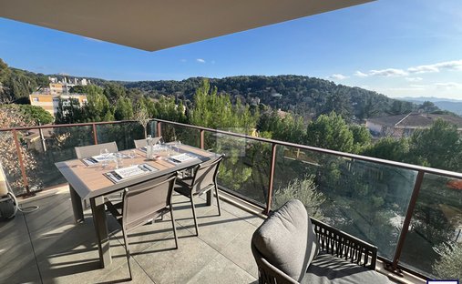 Apartment in Granettes-Jauberte-Sainte Anne, Aix-en-Provence, France 1
