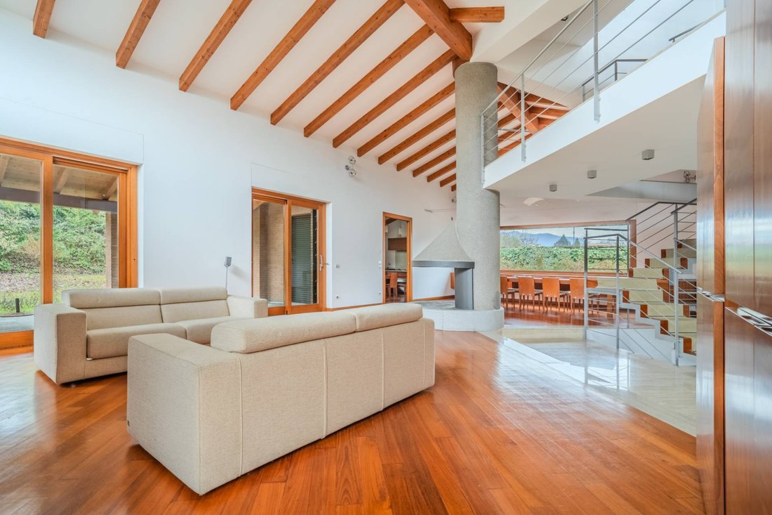Villa in Merate, Lombardy, Italy 2 - 17024221