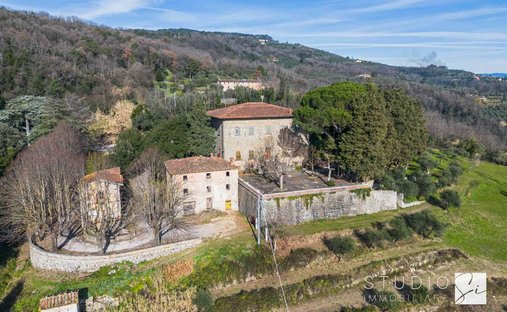 Estate in Serravalle Pistoiese, Tuscany, Italy 1