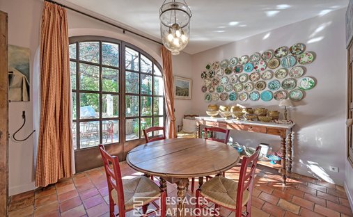 Château 1330 M² Sur 13 Ha Proximité Nimes