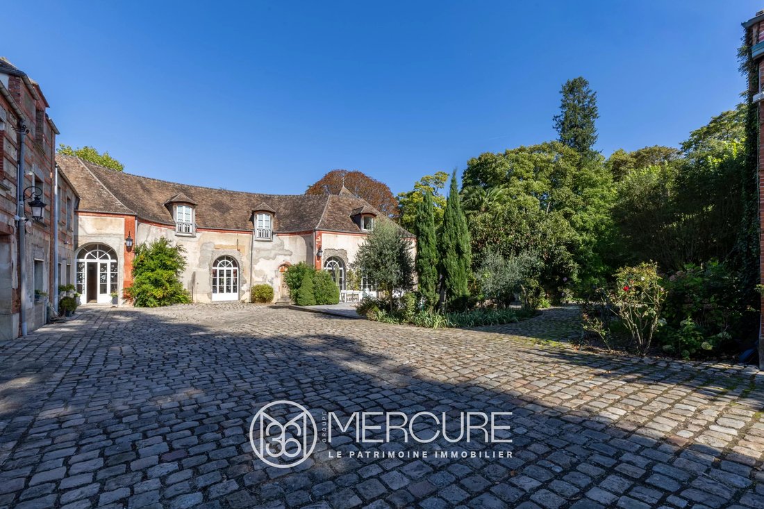 Estate in Longpont-sur-Orge, Ile-de-France, France 1 - 16608239