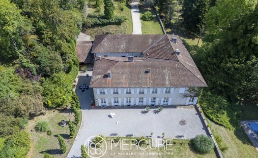 Casa a Saint-Vérand, Auvergne-Rodano-Alpi, Francia 1