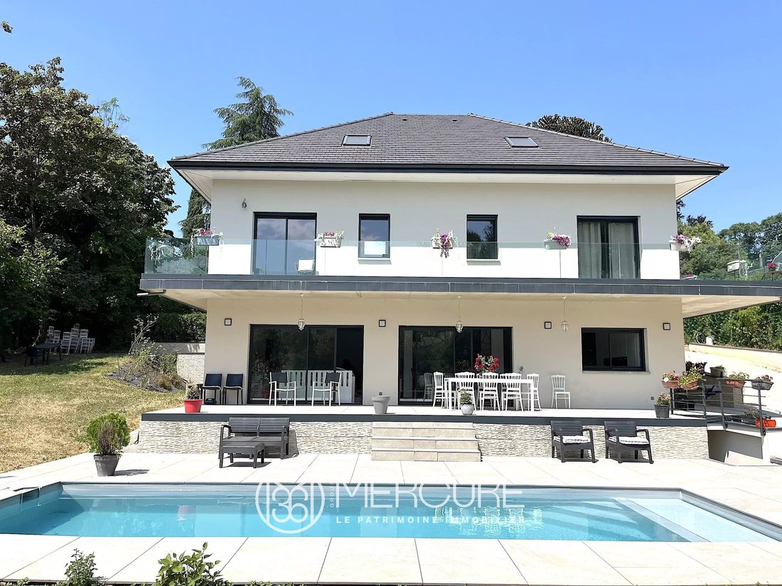 Estate in Chambery, Auvergne-Rhône-Alpes, France 1 - 15922465