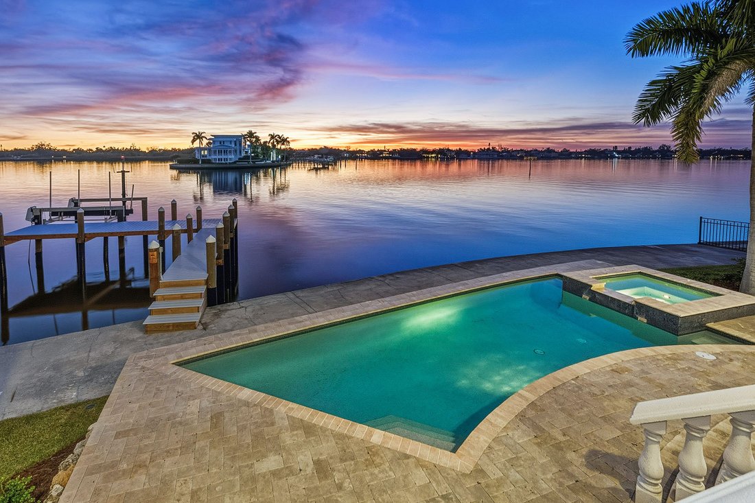 Sarasota, Florida, United States 3 - 17025748