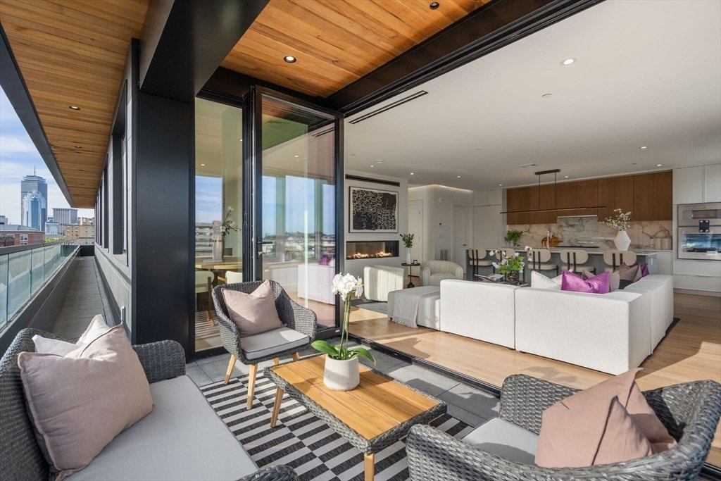 Condo in Boston, Massachusetts, United States 2 - 16365998