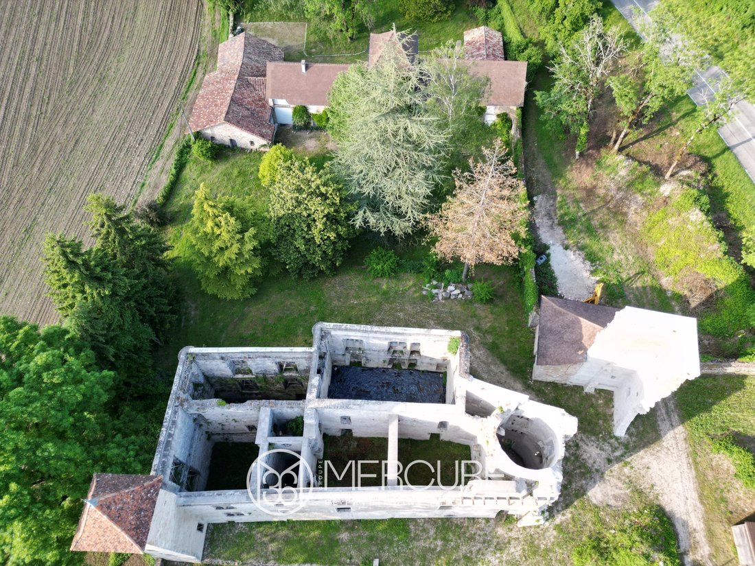 Estate in Cremieu, Auvergne-Rhône-Alpes, France 2 - 16413408