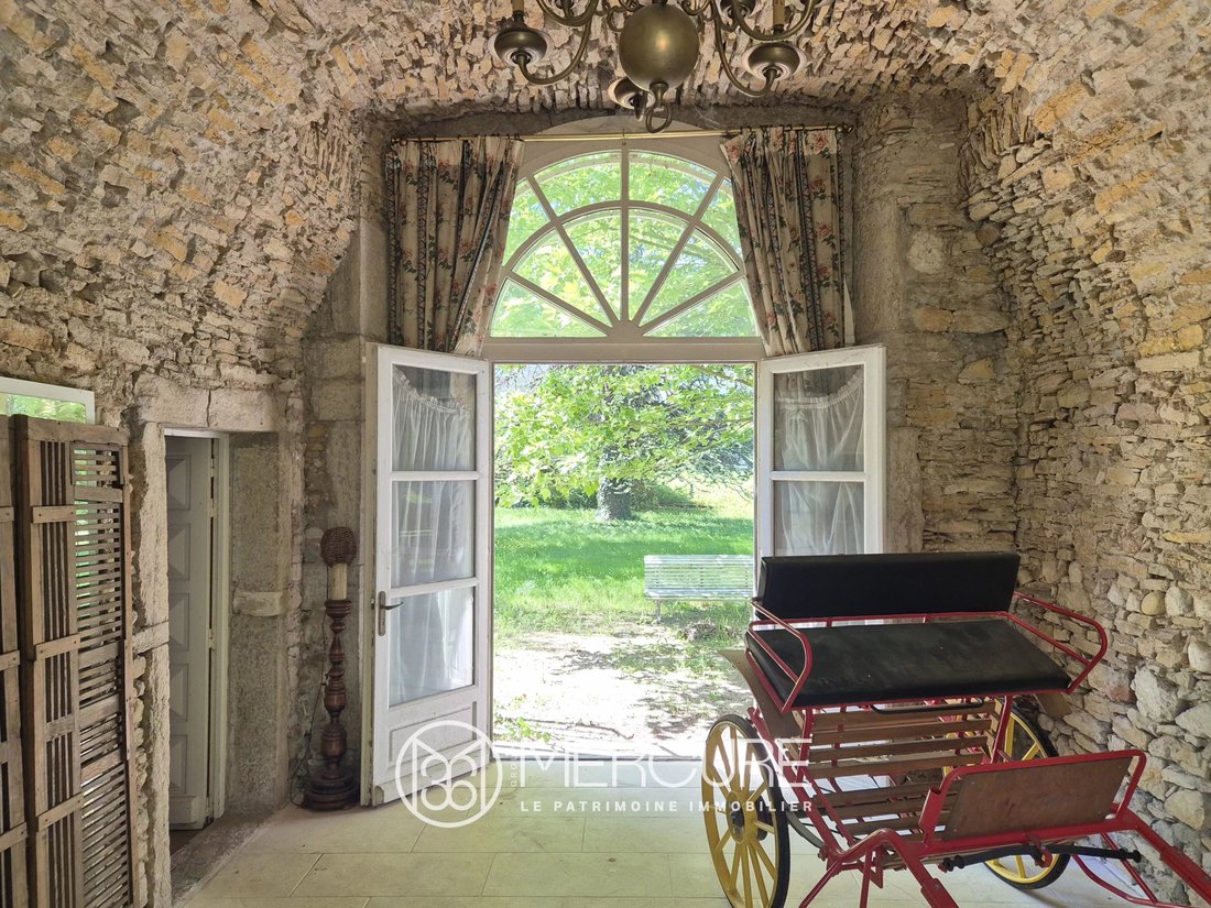 Estate in Cremieu, Auvergne-Rhône-Alpes, France 4 - 16413408