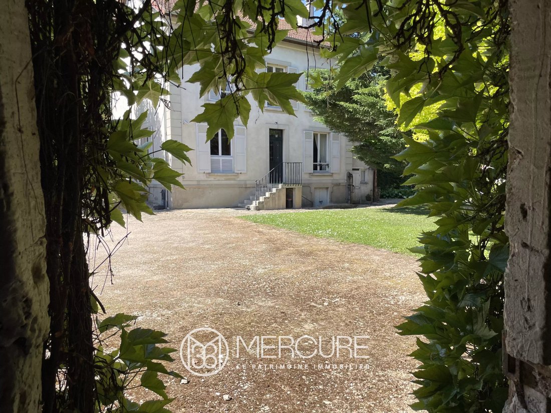 Estate in Leclerc-Centre Ouest, Brie-Comte-Robert, France 2 - 15745614