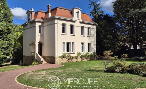 House in Saint-Paul-en-Jarez, Auvergne-Rhône-Alpes, France 1